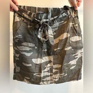 Express Camo tie mini waist skirt size small